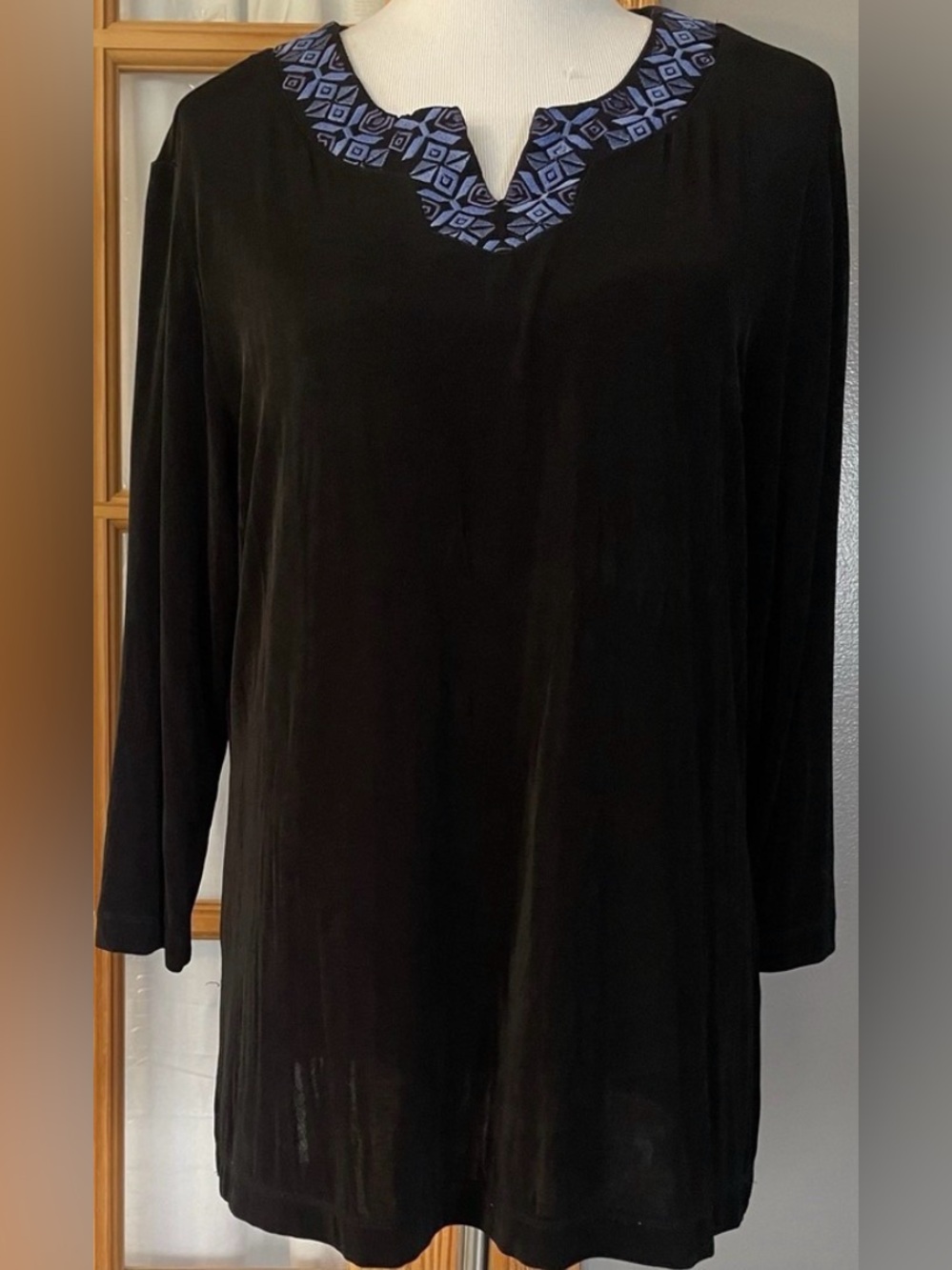 Chico's Travelers collection Vneck Tunic,Purple Geometric Embroidery, Side Slits